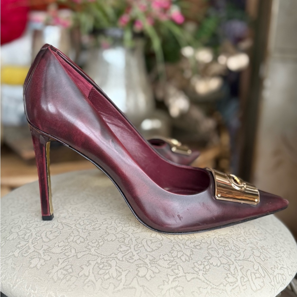 Vintage COACH leather Burgundy Stiletto Heels pumps gold detail - Picture 2 of 11